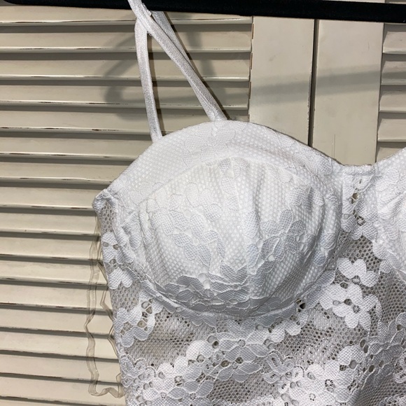 White Lace Padded Crop Top - Picture 2 of 11
